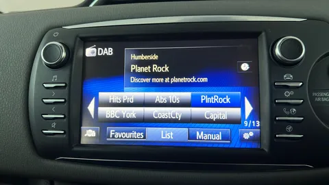 TOYOTA YARIS 1.5 Hybrid Icon Tech CVT