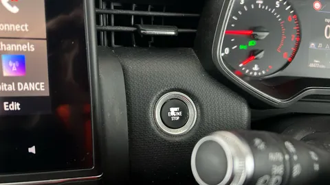 RENAULT CLIO 1.0 TCe 100 Iconic