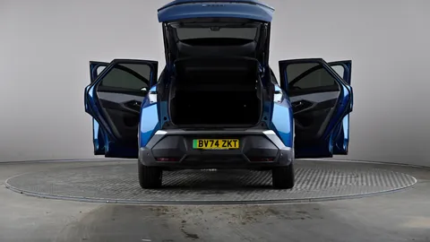 PEUGEOT 3008 157kW Allure 73kWh Auto