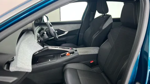 PEUGEOT 3008 157kW Allure 73kWh Auto