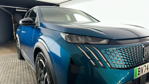 PEUGEOT 3008 157kW Allure 73kWh Auto