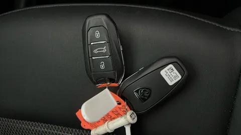 PEUGEOT 3008 157kW Allure 73kWh Auto