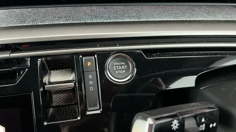 PEUGEOT 3008 157kW Allure 73kWh Auto