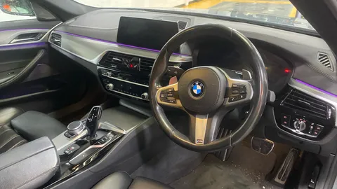 BMW 5 SERIES 520d xDrive M Sport Auto [Plus Pack]
