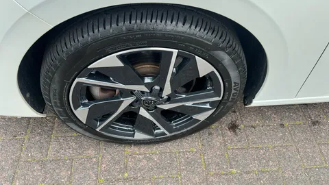 PEUGEOT 308 1.6 Plug-in Hybrid Allure Premium e-EAT8