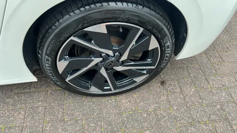 PEUGEOT 308 1.6 Plug-in Hybrid Allure Premium e-EAT8