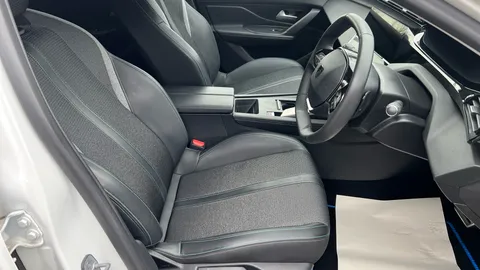 PEUGEOT 308 1.6 Plug-in Hybrid Allure Premium e-EAT8