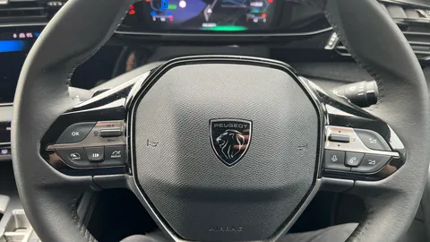 PEUGEOT 308 1.6 Plug-in Hybrid Allure Premium e-EAT8