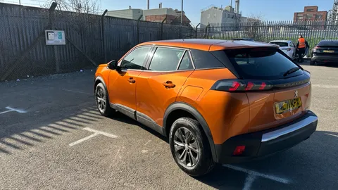 PEUGEOT 2008 1.2 PureTech Active Premium