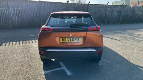 PEUGEOT 2008 1.2 PureTech Active Premium