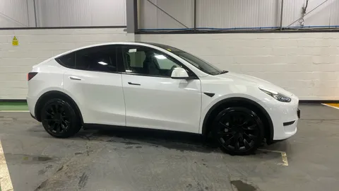 TESLA MODEL Y RWD Auto