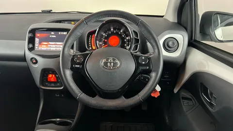 TOYOTA AYGO 1.0 VVT-i X-Trend x-shift