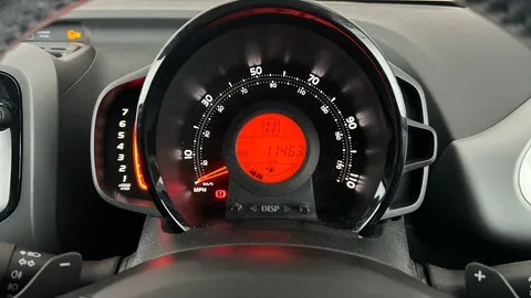 TOYOTA AYGO 1.0 VVT-i X-Trend x-shift