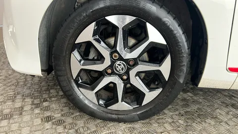 TOYOTA AYGO 1.0 VVT-i X-Trend x-shift