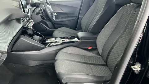 PEUGEOT 2008 1.2 PureTech 130 Allure EAT8