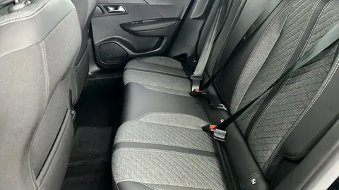 PEUGEOT 2008 1.2 PureTech 130 Allure EAT8