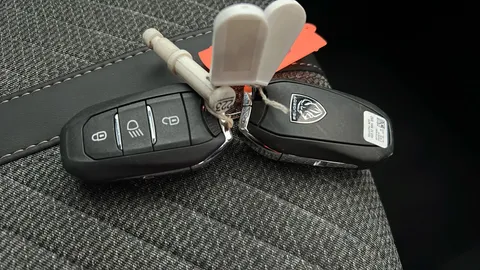 PEUGEOT 2008 1.2 PureTech 130 Allure EAT8