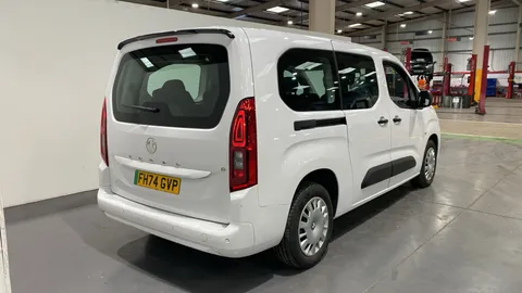 VAUXHALL COMBO LIFE 100kW Design XL 52kWh Auto [7 Seat]
