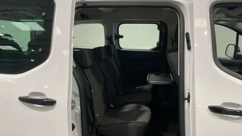 VAUXHALL COMBO LIFE 100kW Design XL 52kWh Auto [7 Seat]