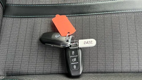 PEUGEOT 2008 1.2 PureTech 130 Allure Premium
