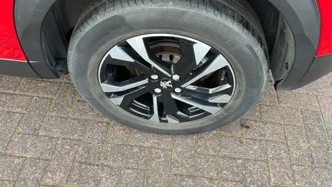 PEUGEOT 2008 1.2 PureTech 130 Allure Premium