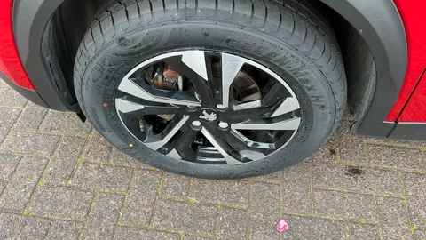 PEUGEOT 2008 1.2 PureTech 130 Allure Premium