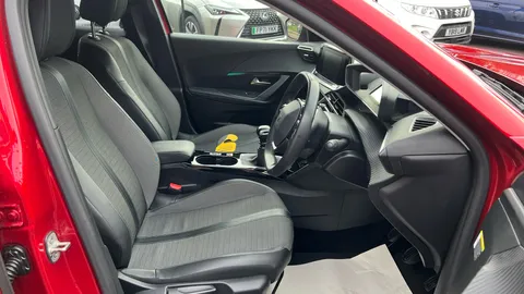 PEUGEOT 2008 1.2 PureTech 130 Allure Premium