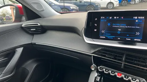 PEUGEOT 2008 1.2 PureTech 130 Allure Premium