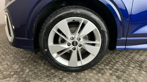 AUDI Q2 30 TFSI S Line