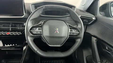 PEUGEOT 2008 100kW Allure Premium+ 50kWh Auto