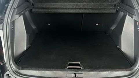 PEUGEOT 2008 100kW Allure Premium+ 50kWh Auto