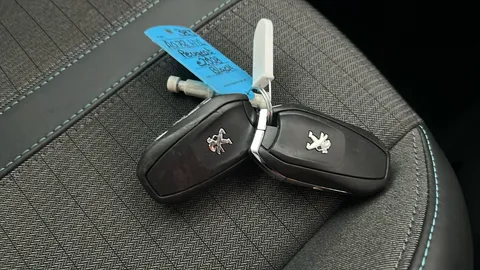 PEUGEOT 2008 100kW Allure Premium+ 50kWh Auto