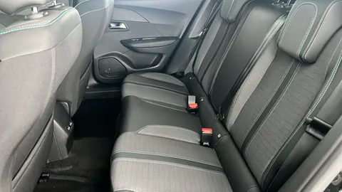 PEUGEOT 2008 100kW Allure Premium+ 50kWh Auto