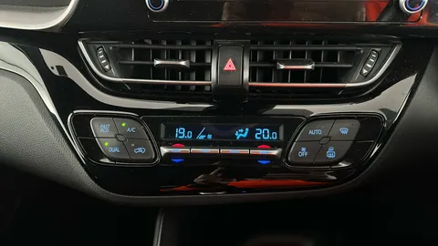 TOYOTA C-HR 1.8 Hybrid Icon CVT