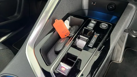 PEUGEOT 5008 1.2 Hybrid 136 GT e-DSC6