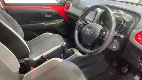 TOYOTA AYGO 1.0 VVT-i X-Play TSS