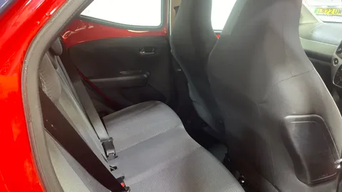 TOYOTA AYGO 1.0 VVT-i X-Play TSS