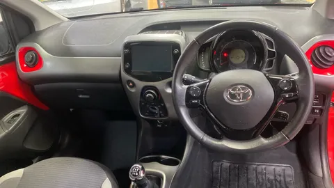 TOYOTA AYGO 1.0 VVT-i X-Play TSS