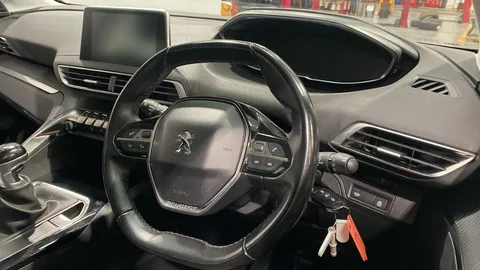 PEUGEOT 3008 1.5 BlueHDi Active