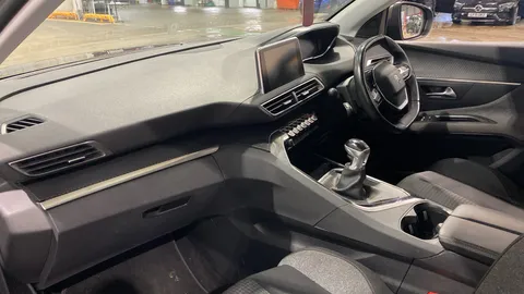 PEUGEOT 3008 1.5 BlueHDi Active