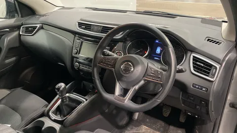 NISSAN QASHQAI 1.3 DiG-T N-Connecta [Glass Roof Pack]