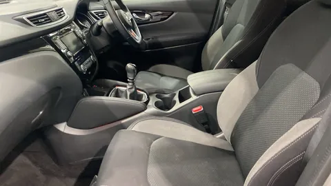 NISSAN QASHQAI 1.3 DiG-T N-Connecta [Glass Roof Pack]