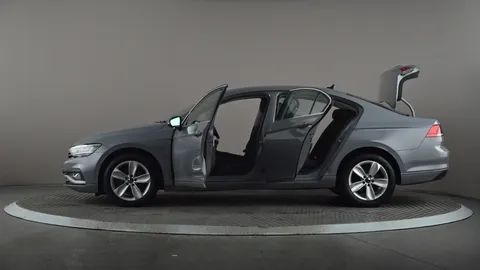 VOLKSWAGEN PASSAT 2.0 TDI EVO SCR SE Nav