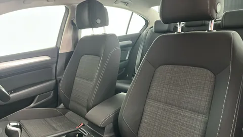 VOLKSWAGEN PASSAT 2.0 TDI EVO SCR SE Nav