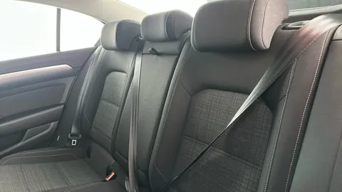 VOLKSWAGEN PASSAT 2.0 TDI EVO SCR SE Nav