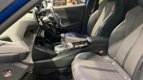 PEUGEOT 2008 1.2 PureTech 130 GT