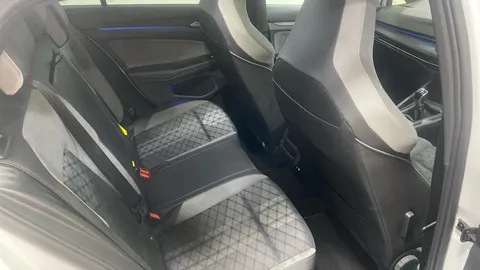 VOLKSWAGEN GOLF 1.5 TSI 150 R-Line