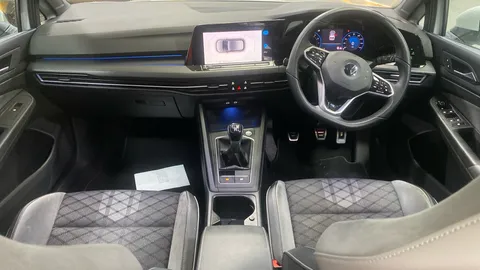 VOLKSWAGEN GOLF 1.5 TSI 150 R-Line