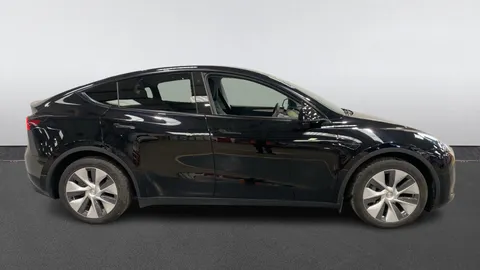 TESLA MODEL Y RWD Auto