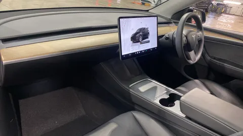 TESLA MODEL Y RWD Auto